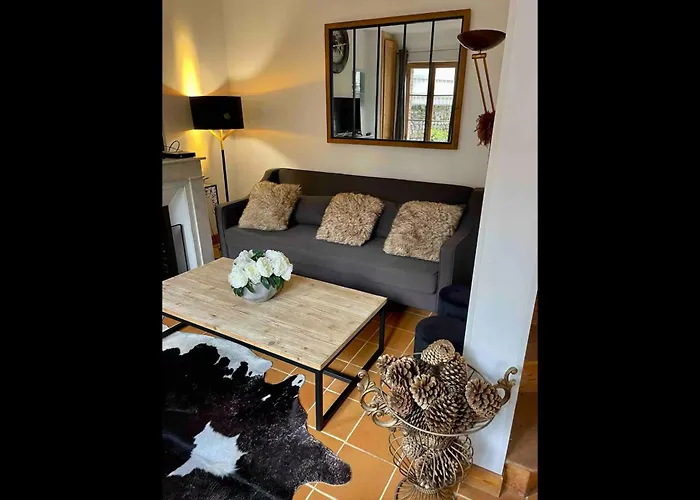 Le Clos Vatinel Et Son Parking